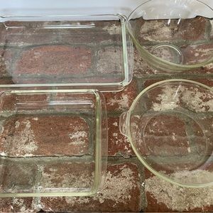 Pyrex Baking Dishes in excellent condition